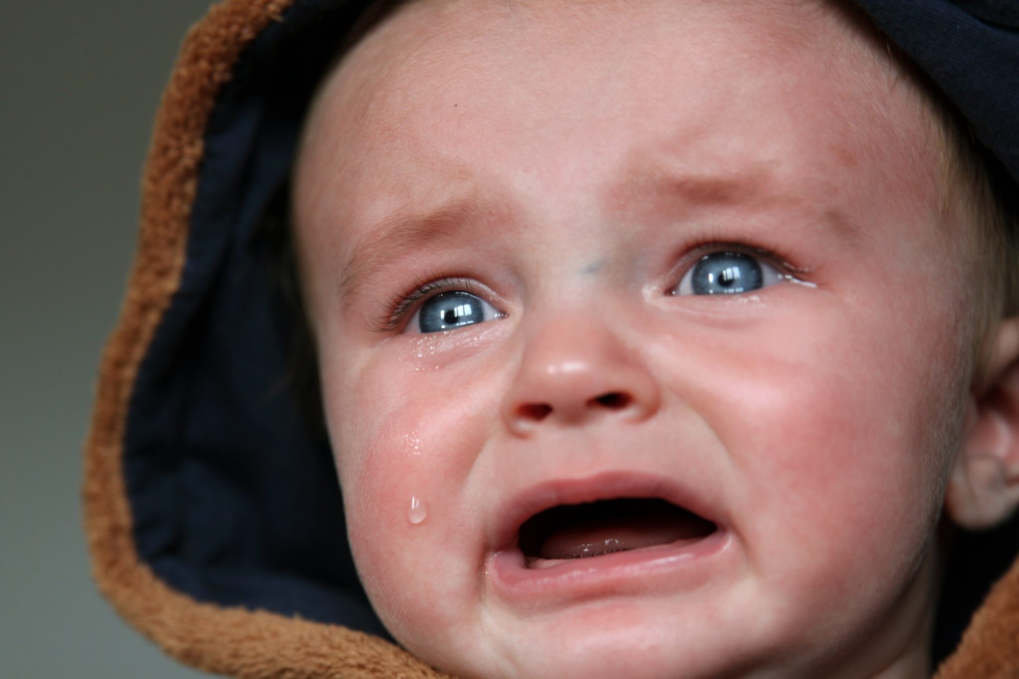 Bebekler neden ağlar, bebek ağlamasını durdurmanın yolları